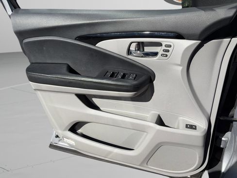 Used 2021 Honda Pilot Touring image 17