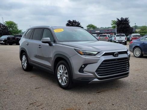 Used 2026 Toyota Grand Highlander AWD image 4