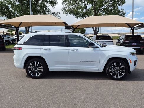 Used 2023 Jeep Grand Cherokee Overland AWD/4WD image 4