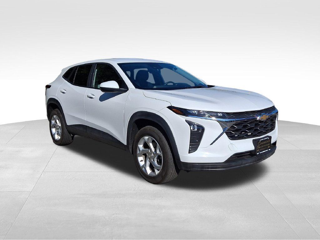 Used 2025 Chevrolet Trax LS w/ LS Convenience Package FWD image 1
