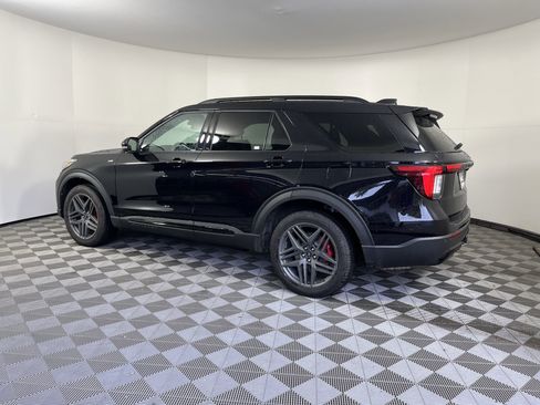 Used 2025 Ford Explorer ST-Line w/ Premium Package image 2