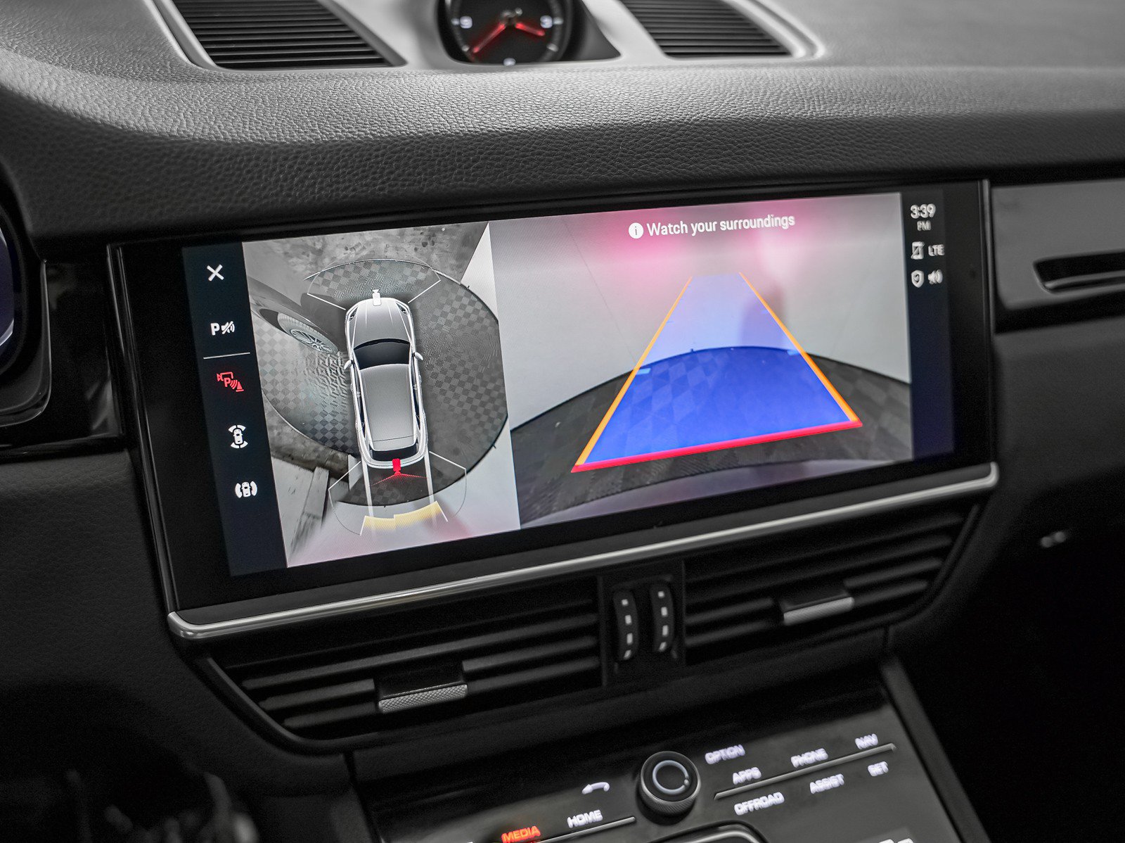 Certified 2023 Porsche Cayenne AWD/4WD image 25