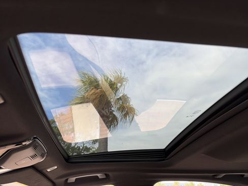 Used 2018 BMW 540i w/ Premium Package image 28