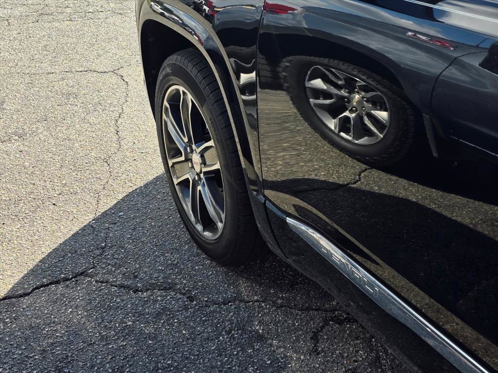 Used 2019 GMC Acadia Denali w/ Technology Package FWD image 19