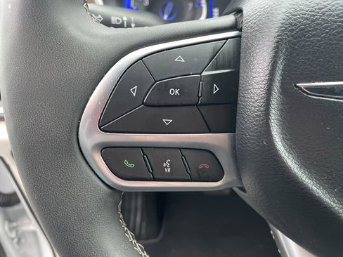 Used 2024 Chrysler Voyager LX image 32