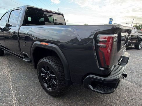 Used 2024 GMC Sierra 2500 AT4 w/ AT4 Premium Plus Package AWD/4WD image 11