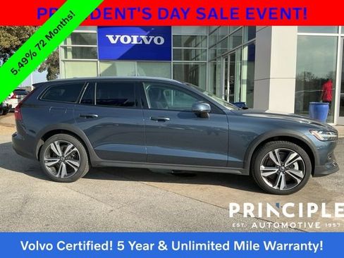 Certified 2025 Volvo V60 B5 Cross Country Plus image 7