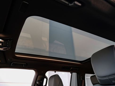 Used 2025 Lexus GX 550 w/ Accessory Package (Z1) image 33