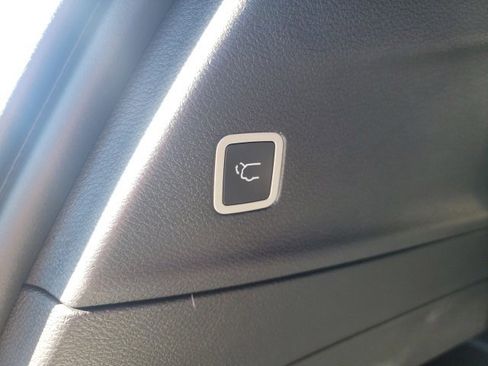New 2025 Chrysler Pacifica Select image 9