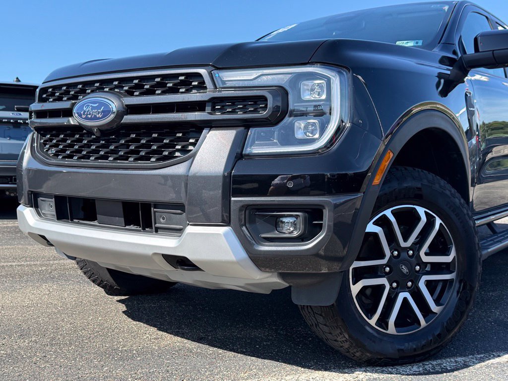 Used 2025 Ford Ranger Lariat w/ FX4 Off-Road Package AWD/4WD image 32