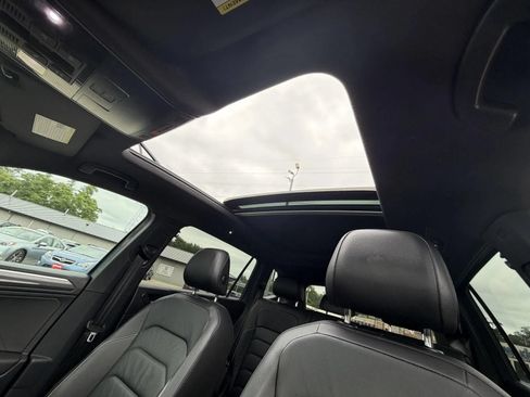 Used 2018 Volkswagen Tiguan SEL Premium w/ R-Line Package AWD/4WD image 27