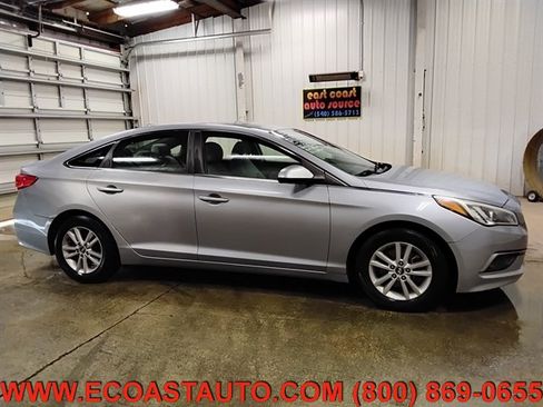Used 2016 Hyundai Sonata SE FWD image 2