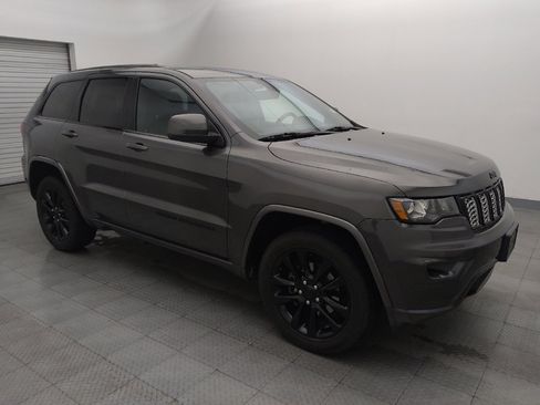Used 2020 Jeep Grand Cherokee Altitude image 11