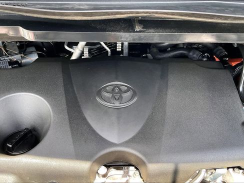 Used 2024 Toyota Sienna XLE FWD image 33