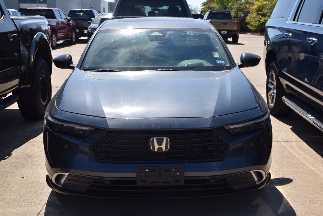 Used 2023 Honda Accord Touring image 3