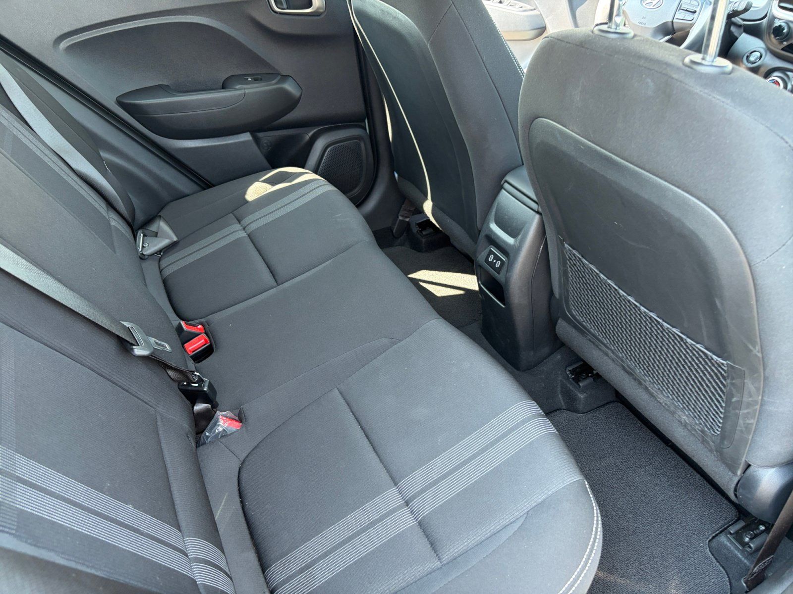 Certified 2025 Hyundai Venue SEL FWD image 18