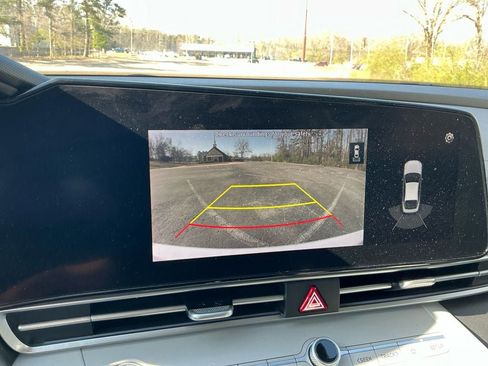 Used 2022 Hyundai Elantra Limited image 19