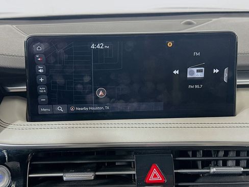 Used 2025 Genesis G70 2.5T image 22