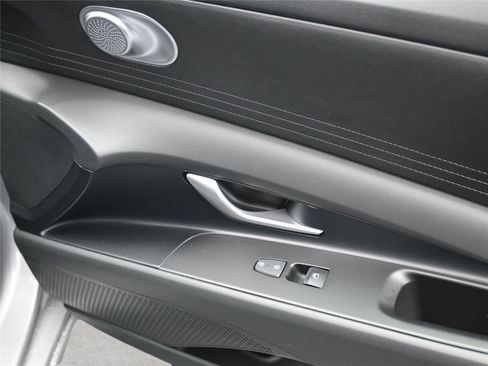 New 2026 Hyundai Elantra SE FWD image 5