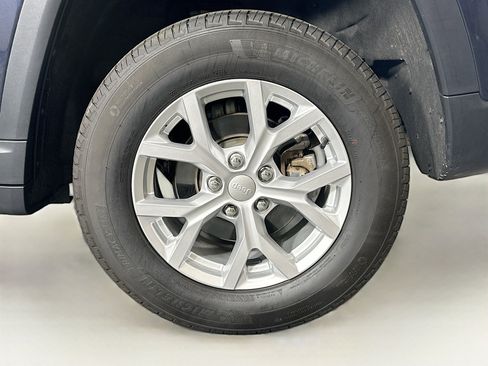 Used 2023 Jeep Grand Cherokee Limited AWD/4WD image 11