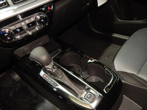 Used 2025 Chevrolet Trax LT w/ Driver Confidence Package image 29