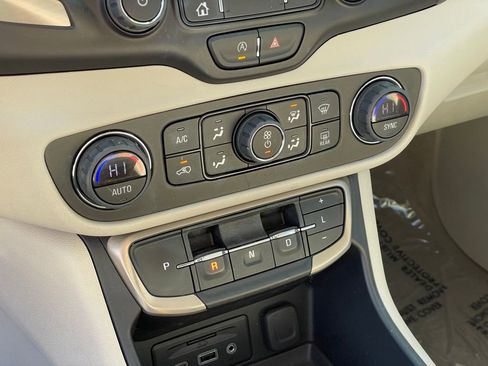 Used 2022 GMC Terrain Denali w/ Denali Premium Package image 23