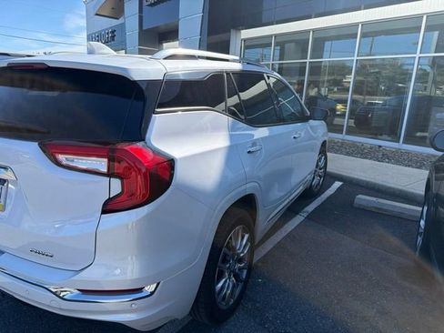 Used 2024 GMC Terrain Denali w/ Denali Premium Package AWD/4WD image 4