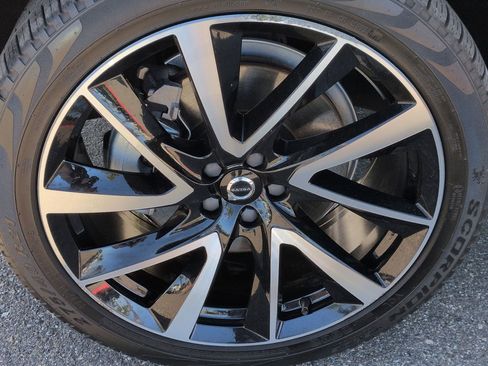 Used 2023 Volvo XC90 B6 Plus w/ Protection Package Premier image 13