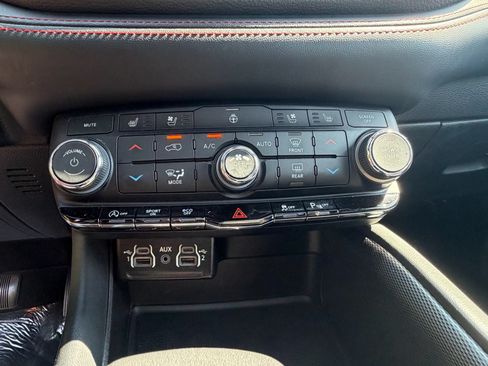 Used 2024 Dodge Durango GT AWD/4WD image 36