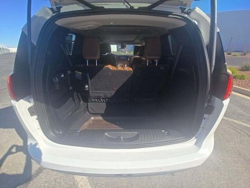 Used 2017 Chrysler Pacifica Limited FWD image 10