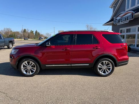 Used 2019 Ford Explorer XLT w/ Equipment Group 202A image 2