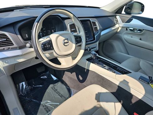 Used 2018 Volvo XC90 T5 Momentum w/ Convenience Package AWD/4WD image 16