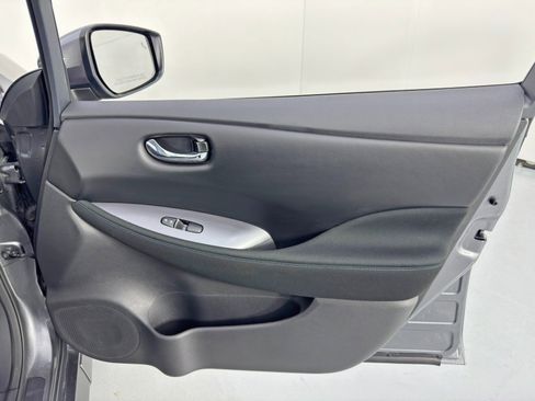 Used 2025 Nissan Leaf S image 35