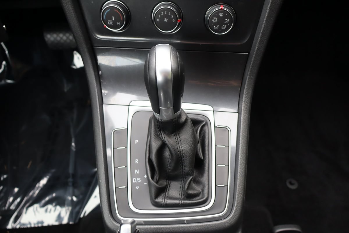 Used 2018 Volkswagen Golf S FWD image 36