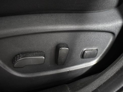 Used 2018 Nissan Rogue SV image 12