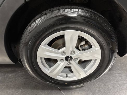 Used 2022 Kia Sorento LX FWD image 11