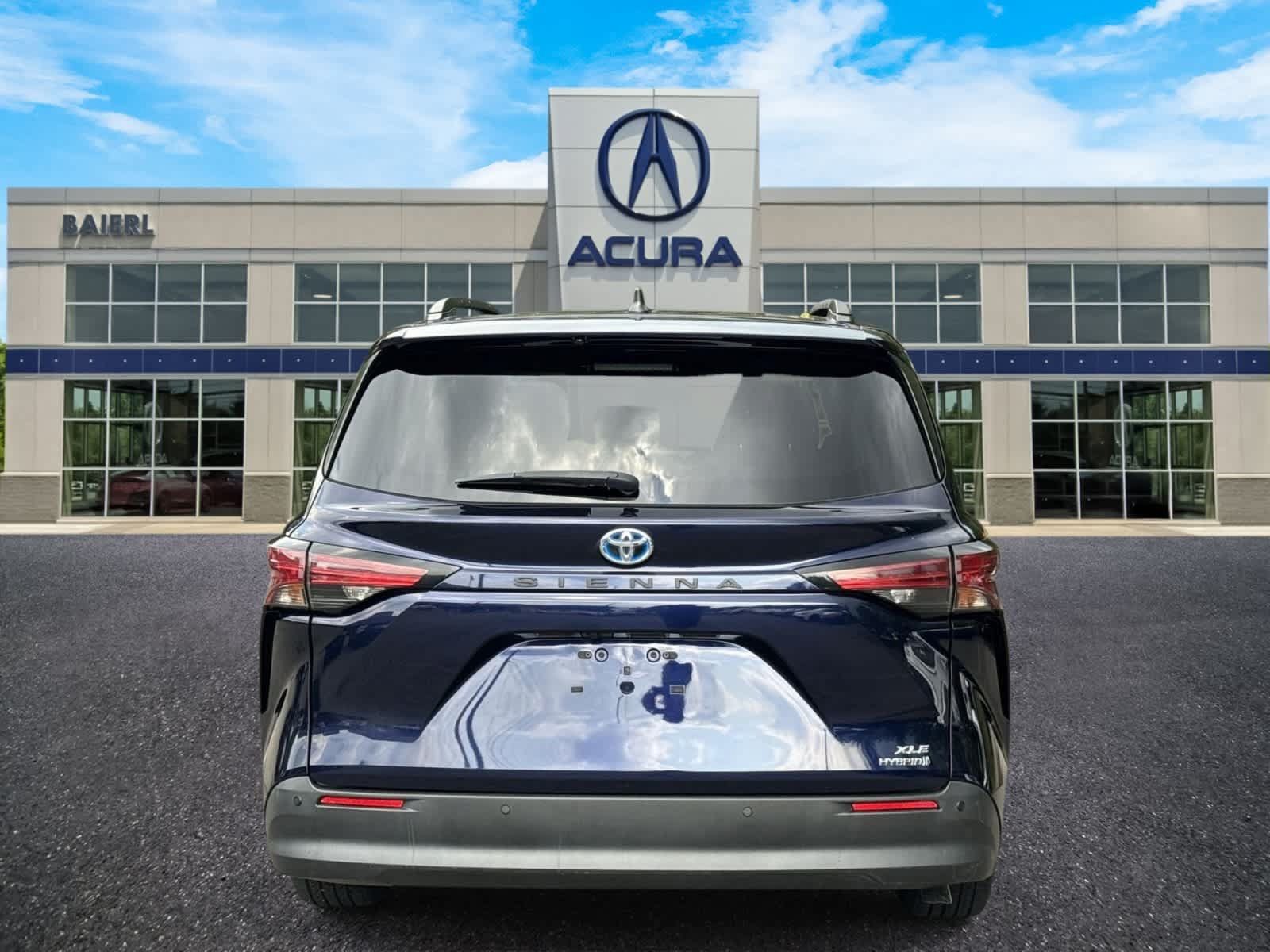 Used 2022 Toyota Sienna XLE FWD image 4