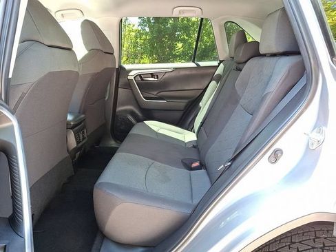 Used 2022 Toyota RAV4 XLE AWD/4WD image 10