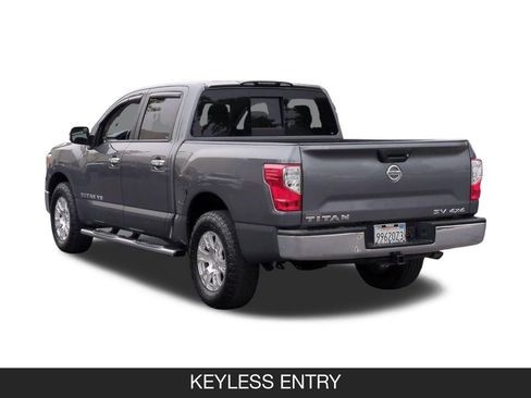 Used 2018 Nissan Titan SV AWD/4WD image 7
