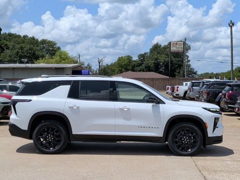 New 2026 Chevrolet Traverse LT w/ Midnight/Sport Edition FWD image 9