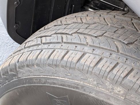 Certified 2024 Nissan Titan SV w/ SV Convenience Package image 11