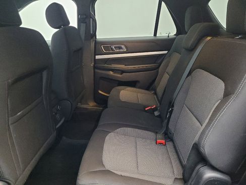 Used 2017 Ford Explorer XLT image 18