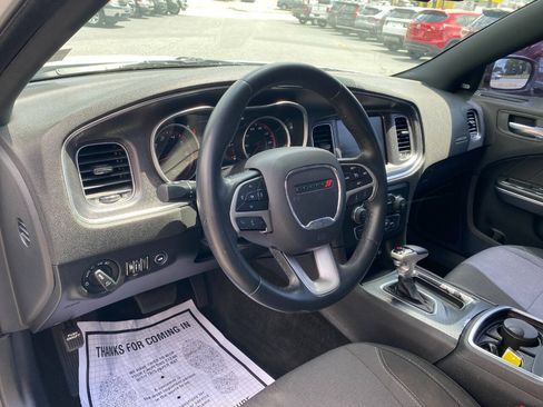 Used 2016 Dodge Charger SXT RWD image 10