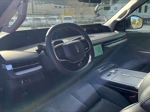 New 2025 Lincoln Navigator Reserve image 6