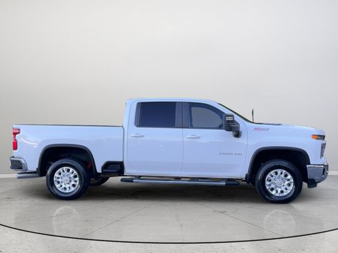 Used 2024 Chevrolet Silverado 2500 LT AWD/4WD image 10