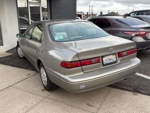 Used 1999 Toyota Camry XLE image 2