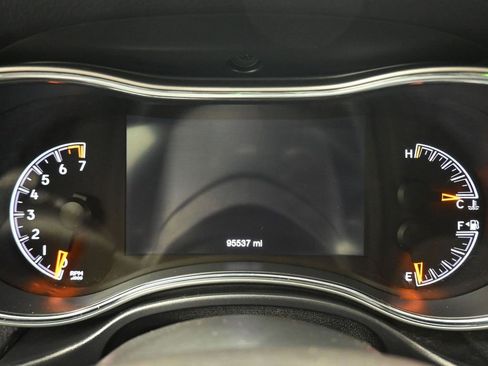 Used 2017 Jeep Grand Cherokee Altitude image 15