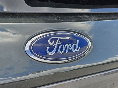 Used 2023 Ford Explorer XLT w/ Equipment Group 202A AWD/4WD image 15