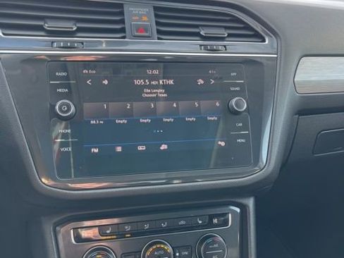 Used 2018 Volkswagen Tiguan SE image 36