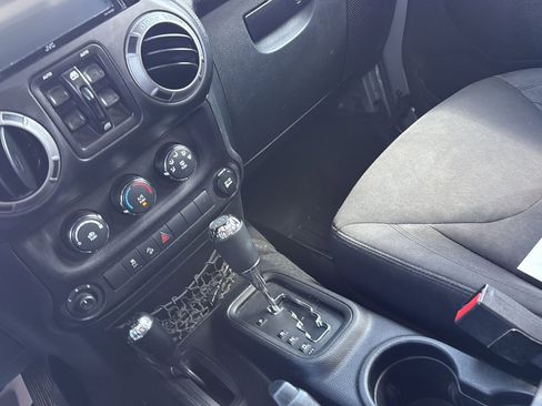 Used 2015 Jeep Wrangler Unlimited Sport w/ Quick Order Package 24S AWD/4WD image 18